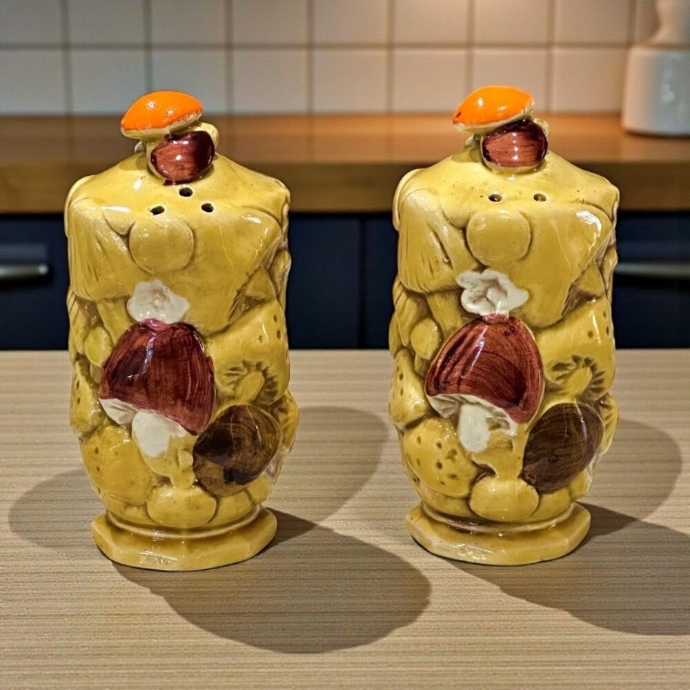 Vintage Sears Fred Roberts Mushroom Salt and Pepper Shaker Set Gold Japan 1970s